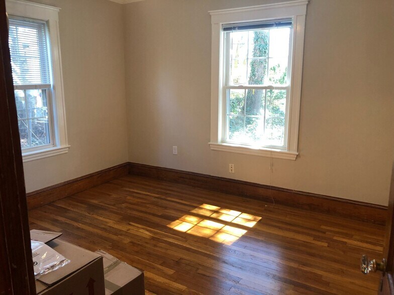 Building Photo - 124 Bynner St