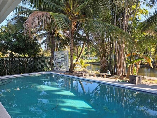 Building Photo - 301 SW 5th St