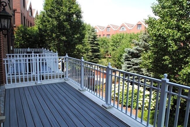 Building Photo - 1802 Admiral Ct