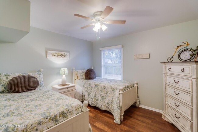 Building Photo - 419 E Second Street Unit