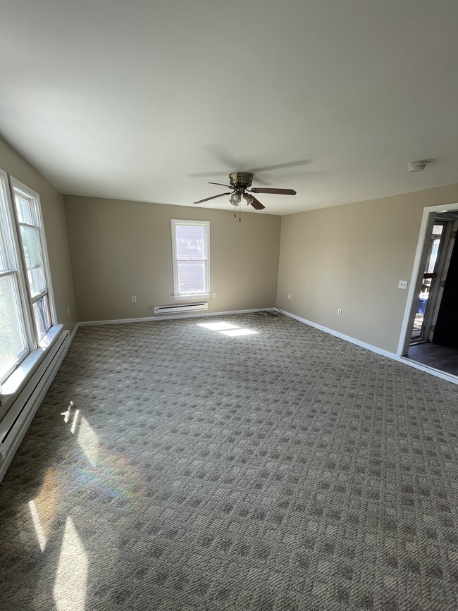 Living room - 46 N Spring Ave