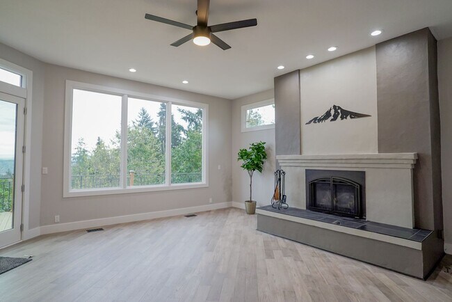 Building Photo - Pete’s Mountain Estate with Mountain Views