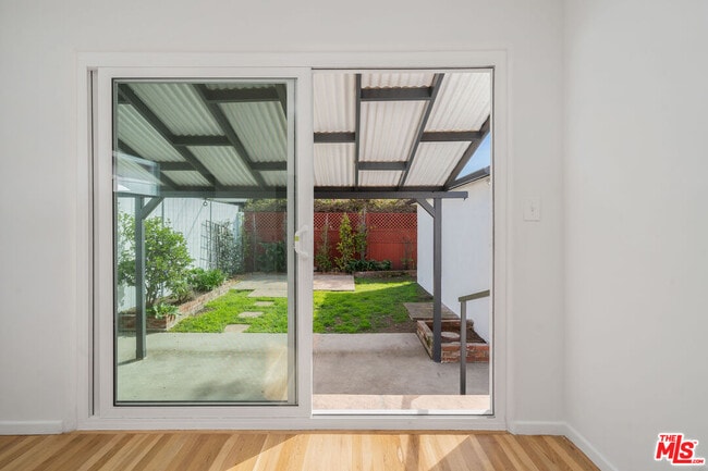 Building Photo - 1142 Garfield Ave