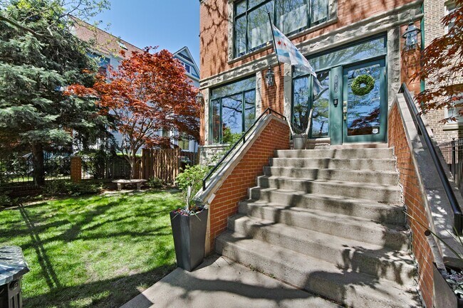 Building Photo - 1912 W Byron St