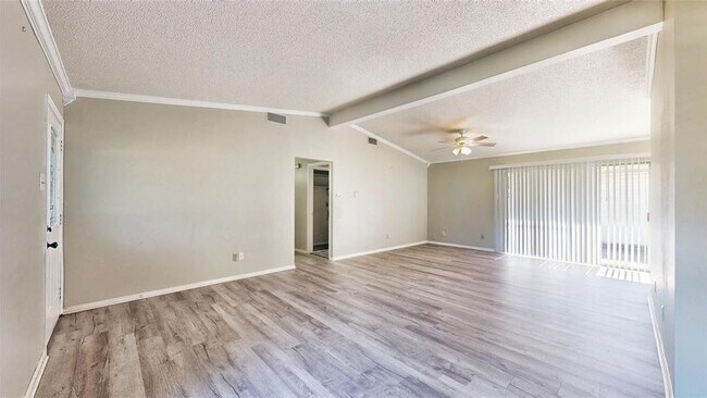 Building Photo - 1008 Wake Dr