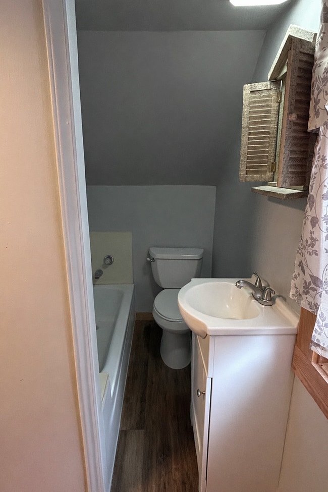 Building Photo - Creekside Cottage Living with Bonus Studio Space