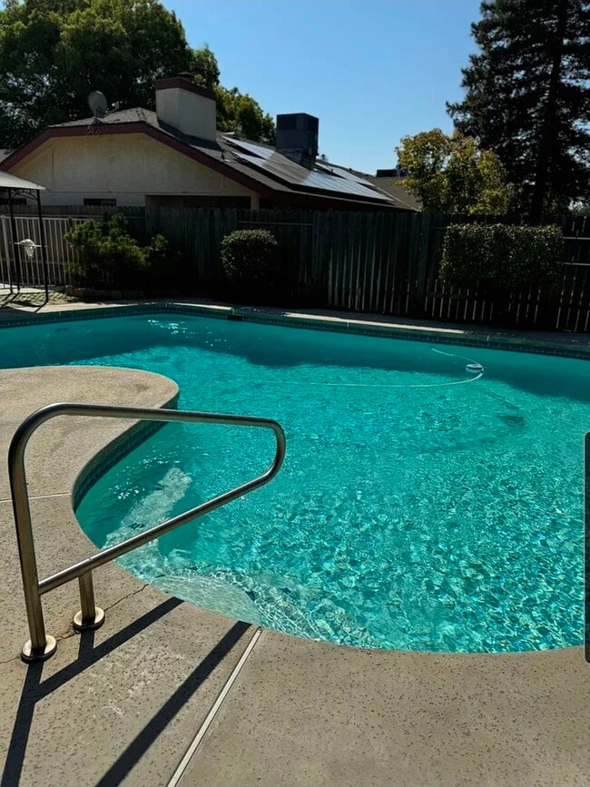 Building Photo - 3005 Summer Creek Ct