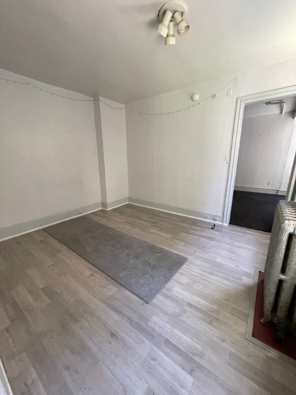 Building Photo - 208 S 41st St