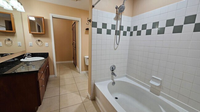 Building Photo - 1057 W Century Dr