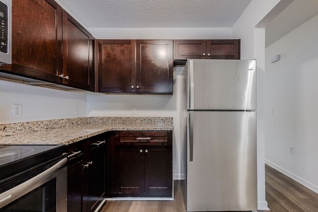 Building Photo - Spacious 3BR Townhome with Main-Level Primary Suite