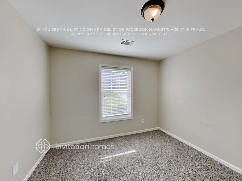 Building Photo - 4730 Camelot Dr