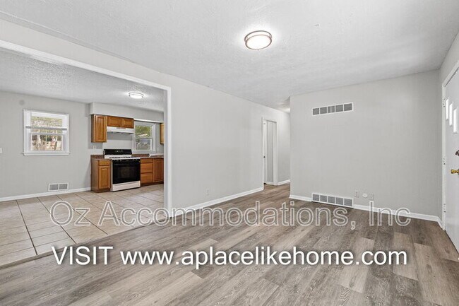 Building Photo - 9811 Marsh Ave
