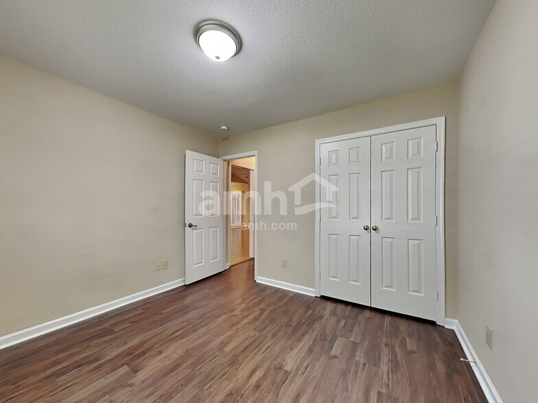 Building Photo - 3109 Southampton Dr