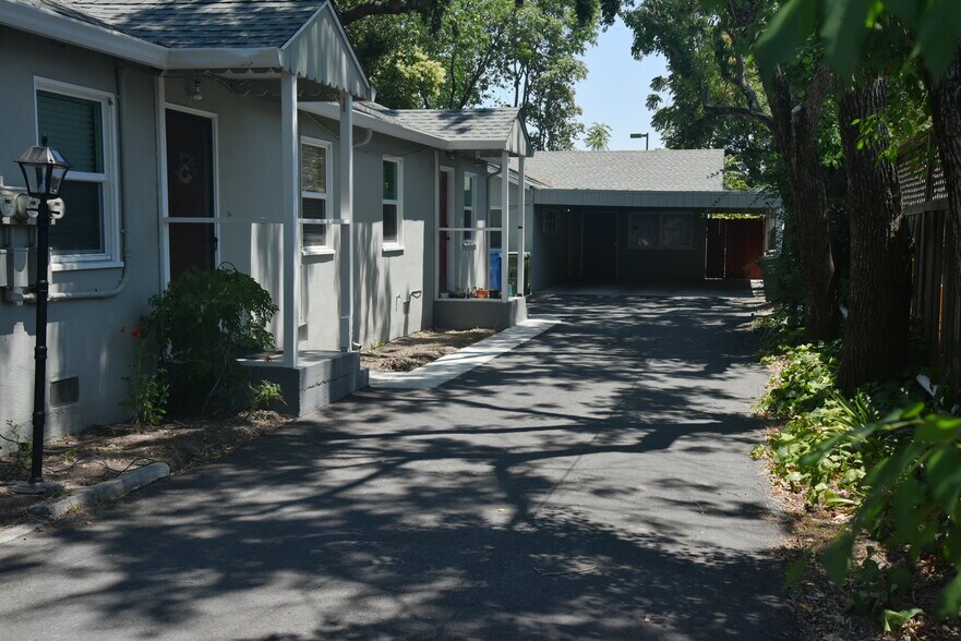 Building Photo - 16 Pleasant Valley Dr
