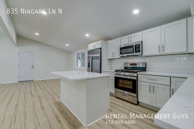 Building Photo - Stunning 4 Bedroom Home! Wayzata School District!