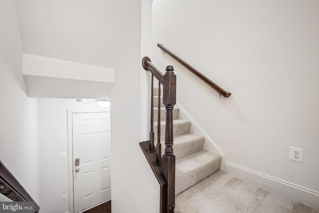 Building Photo - 22926 Spicebush Dr