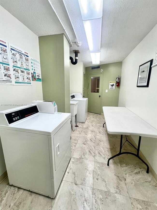 Building Photo - 100 Golden Isles Dr