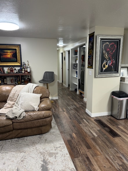 Building Photo - 4524 Balsam Ave