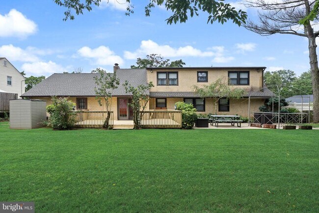 Building Photo - 10 Traynor Ln
