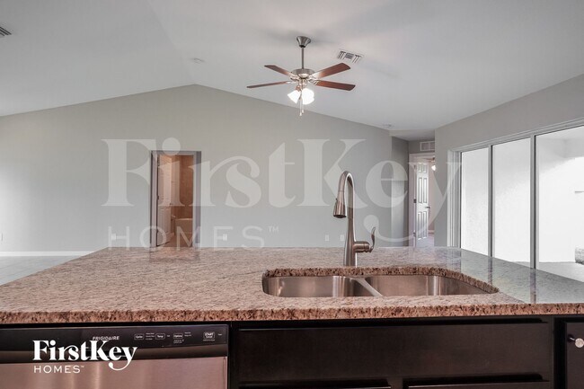 Building Photo - 1139 SW 29th St