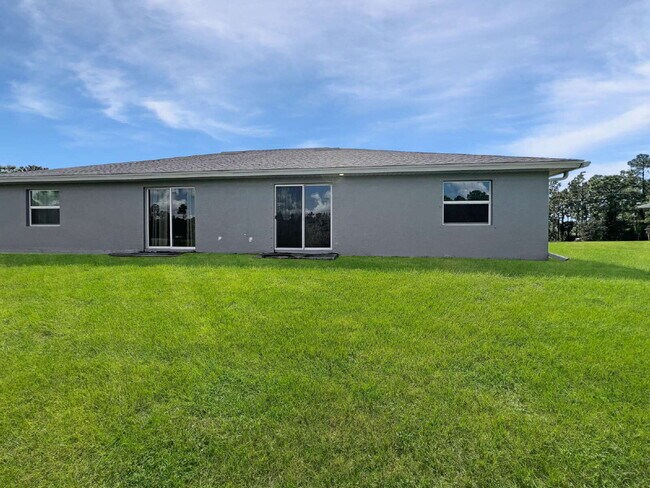 Building Photo - Move-In Special! Half Month FREE – APPLY b...