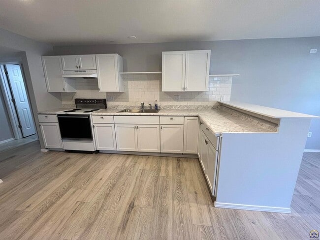 Building Photo - 2011 W 7th Ave