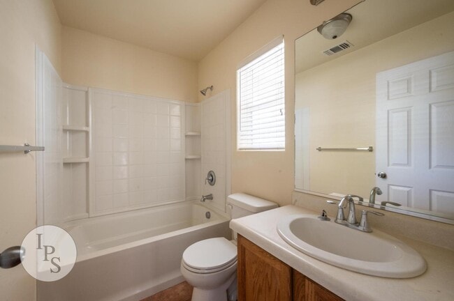 Building Photo - 591 S Bundy Dr