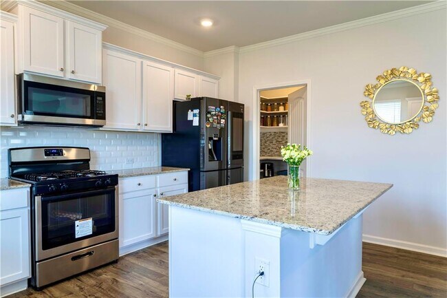 Building Photo - 325 Fernbrook Trl