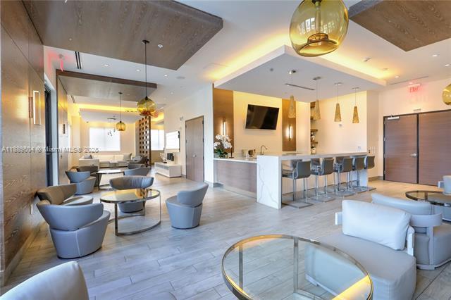 Building Photo - 999 SW 1st Ave