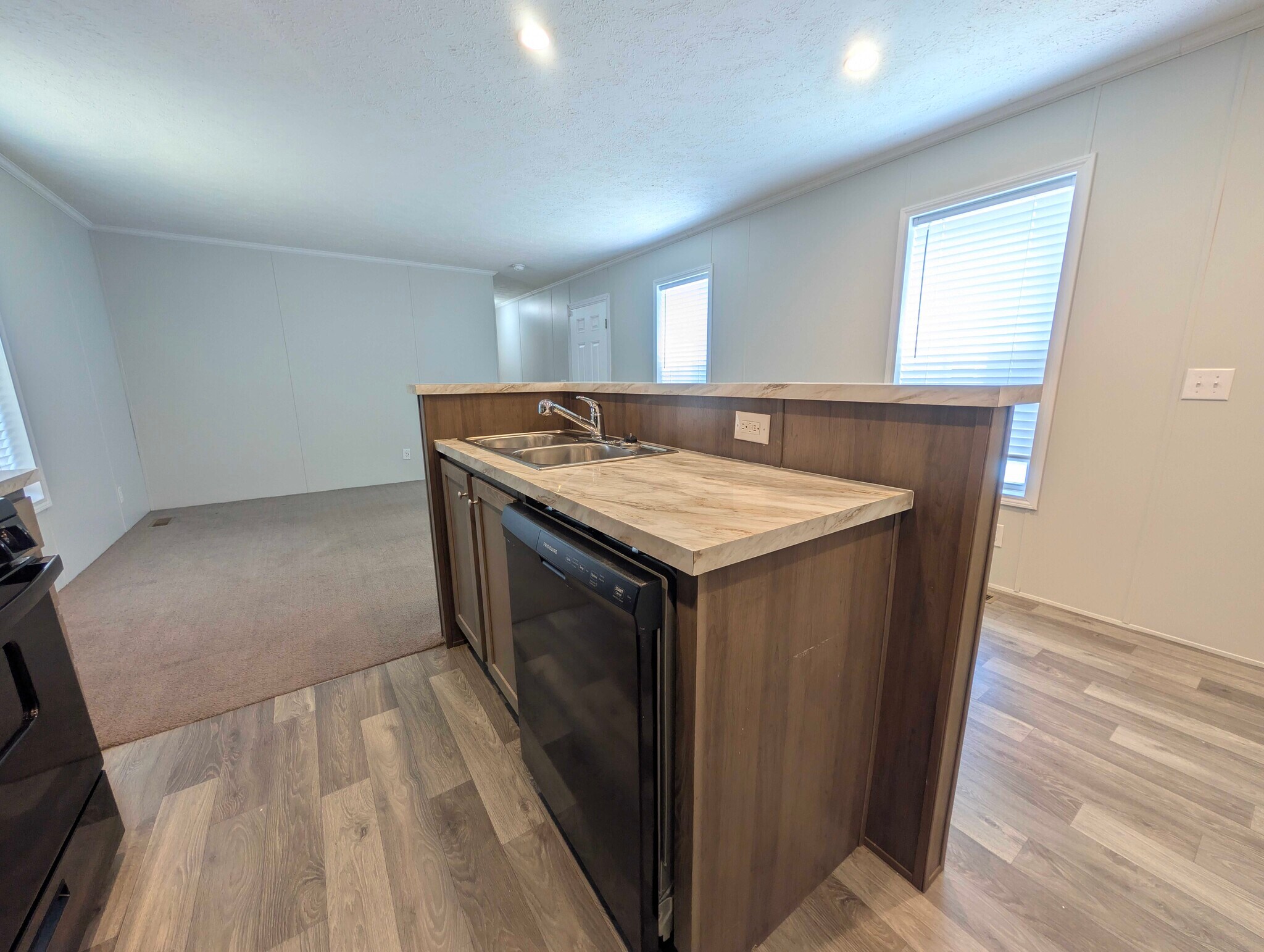 Building Photo - 15929 Villaire Ave