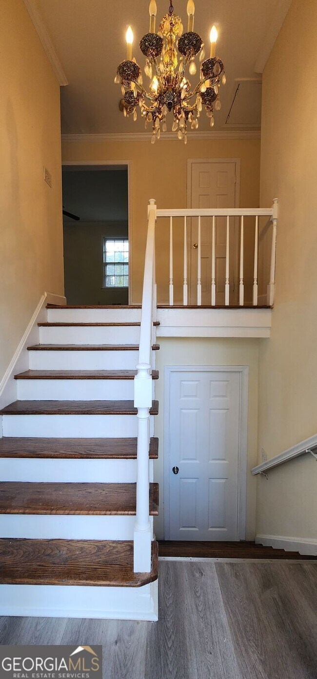 Building Photo - 2349 Valley Way