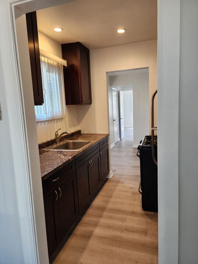 Building Photo - 4475