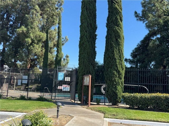 Building Photo - 8955 Paddington Dr