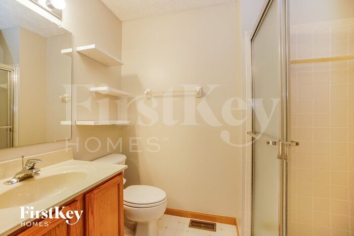 Building Photo - 5645 Blandon
