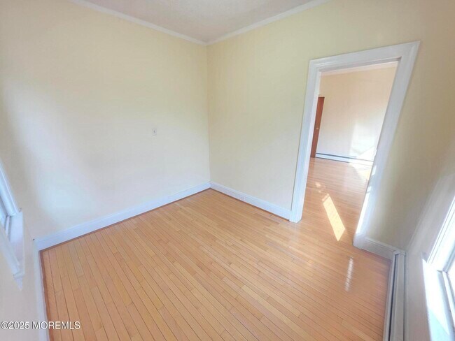 Building Photo - 122 Jewett Ave