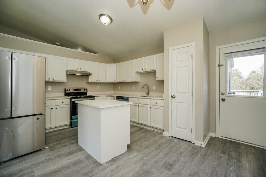 Building Photo - 2847 Blue Moon Dr