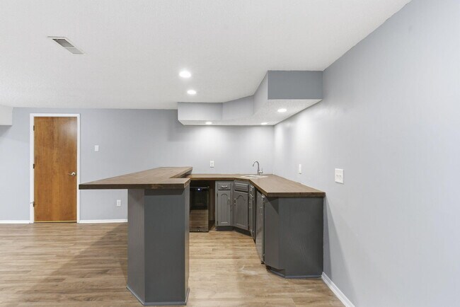 Building Photo - 3460 E Catalpa St