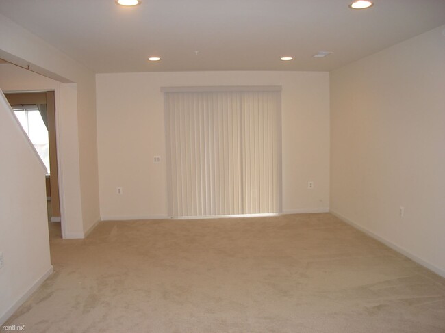 Building Photo - 2 br, 3 bath Condo - 75 Harborton Lane