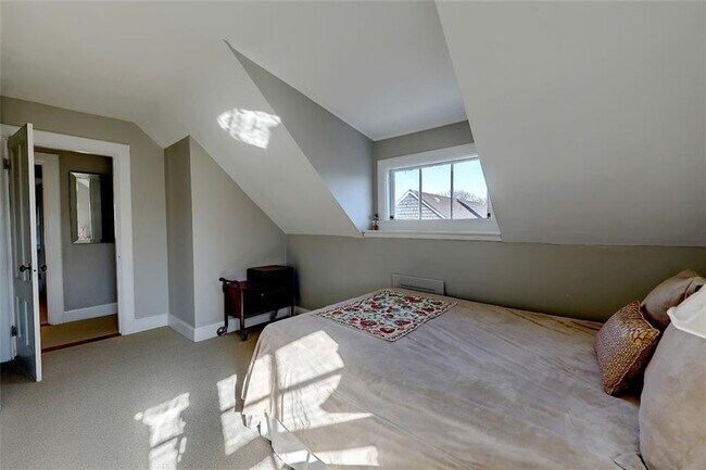 Building Photo - 37 Barnes St