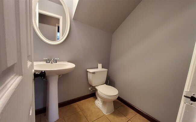 Building Photo - 18123 Flower Grove Ct