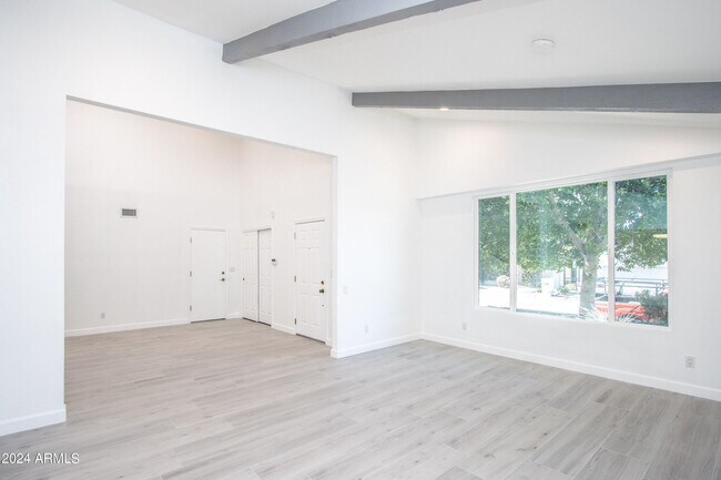 Building Photo - 1052 E Sandpiper Dr