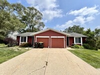 Building Photo - Four Bedroom Duplex in Kentwood