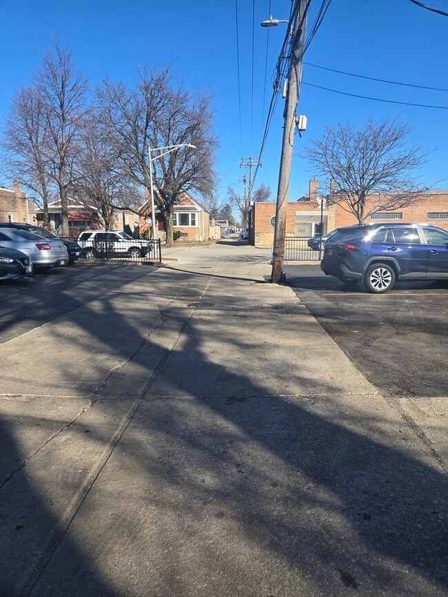 Building Photo - 8304 S Kedzie Ave