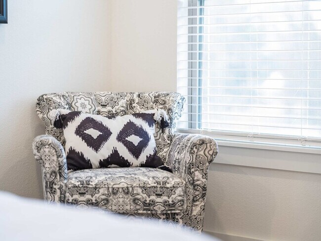 Building Photo - 2612 SW Livingston Square