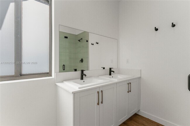 Building Photo - 417 SW 1st St