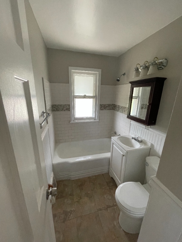 Building Photo - 16606 Lotus Dr