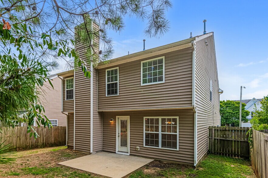 Building Photo - 1549 Pebble Ridge Dr