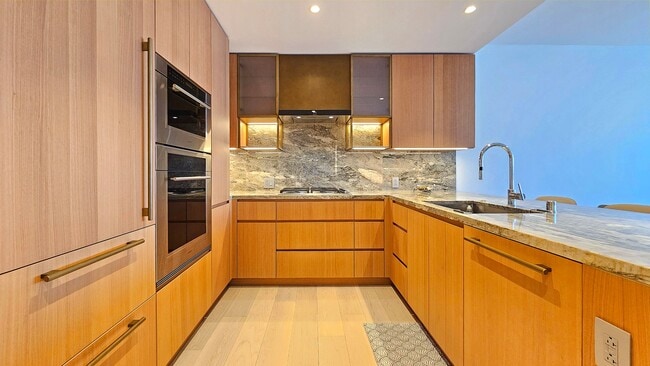 Building Photo - Victoria Place Furnished 1bdrm/1ba/1pkg