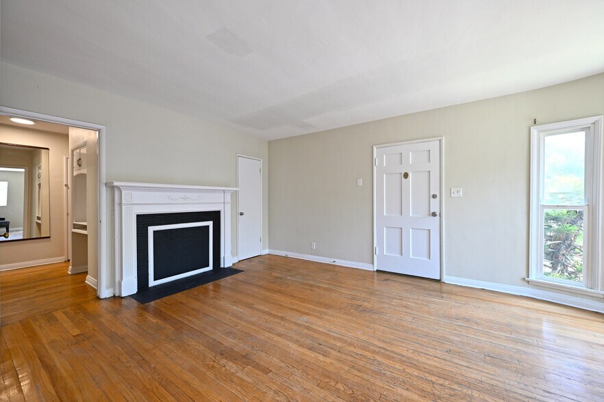 Building Photo - 11063 Ohio Ave