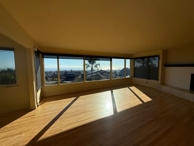 Building Photo - Panoramic Ocean View Home in Aptos!